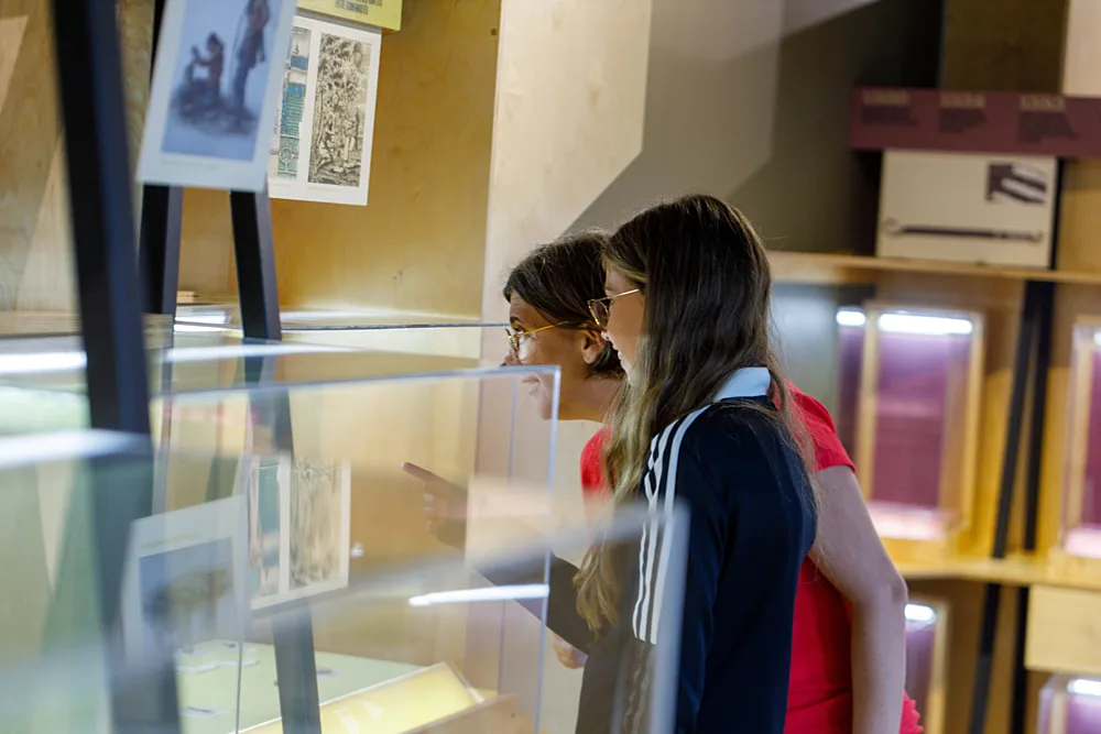 Musée et visiteurs 9875