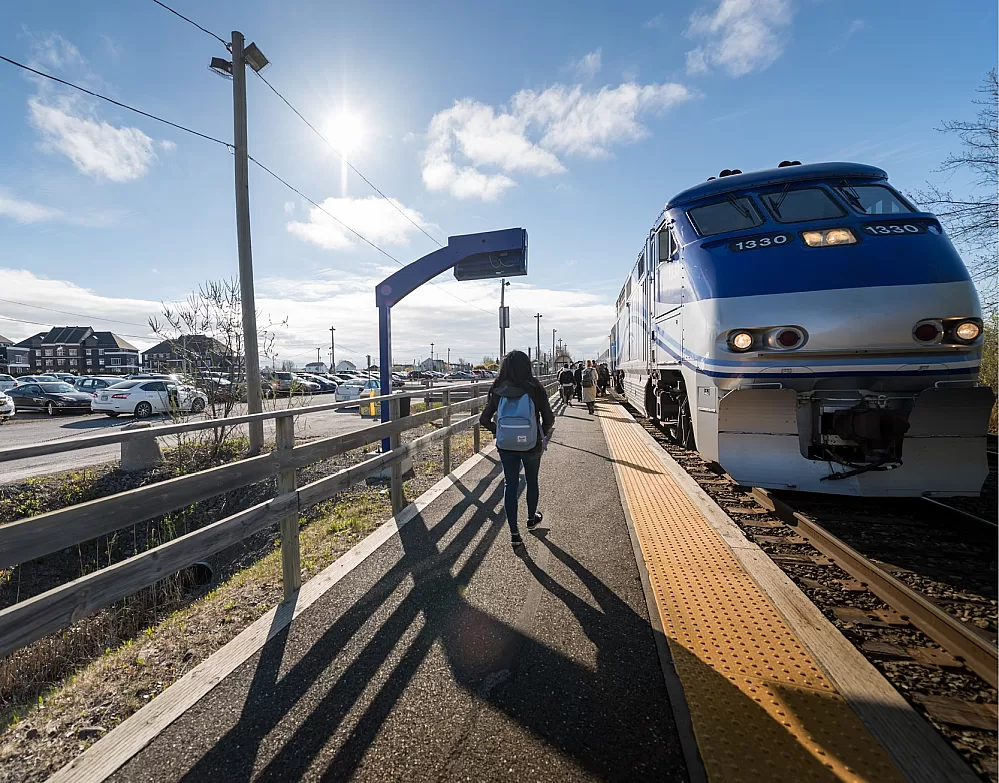 Train banlieu gare